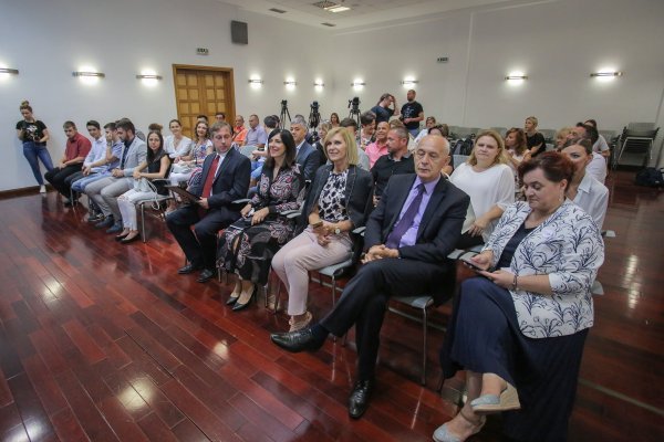 U Ministarstvu znanosti i obrazovanja dodjeljene nagrade najboljim maturantima