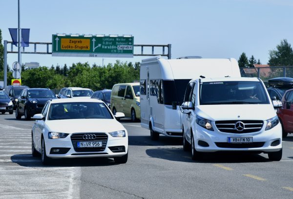 Gužve na naplatnim kućicama Lučko