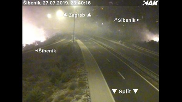 Požar je kod čvora Šibenik gorio s obje strane autoceste
