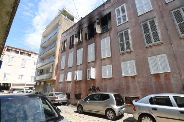 Izgorio stan zbog pregrijavanja neispravne baterije mobitela