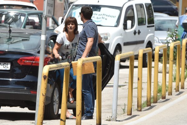 Privođenje osumnjičene za podmetanje velikog požara u Južnoj Dubravi