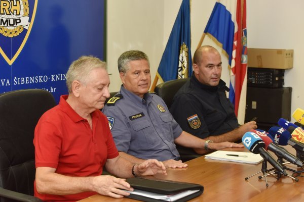 Načelnik PU šibensko-kninske Ivica Kostanić, voditelj Službe kriminalističke policije PU šibensko-kninske Zdravko Sedlar i šibensko-kninski županijski vatrogasni zapovjednik Darko Dukić