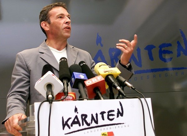 Jörg Haider ranih je 2000-ih odbijao dvojezične natpise tvrdeći kako oni narušavaju 'društveni mir' i 'razaraju lokalne zajednice'