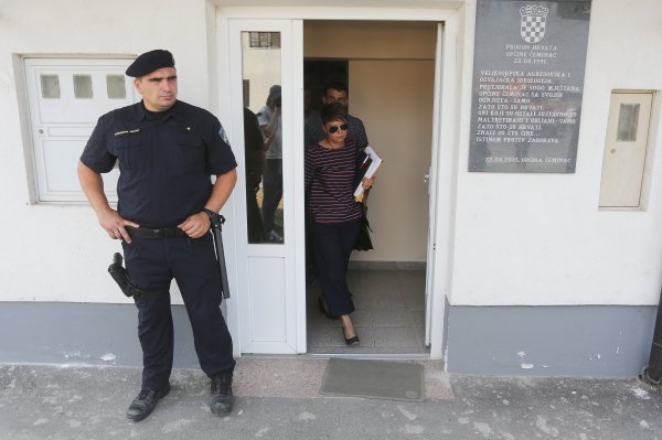 Pretres općinske zgrade u Čemincu