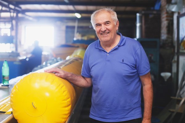 Frano Pokrajčić i medaljama nagrađeni Razbijač valova