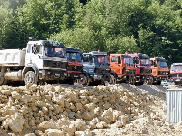 Najviše štete rade kamioni sa šljunkom (ilustracija)