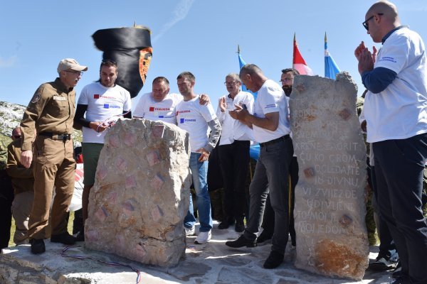 Dinara: Svečano otkrivanje Spomenika Domovini na 1656 metara nadmorske visine