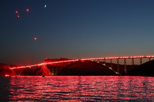 Tradicionalna Armadina bakljada na Krčkom mostu