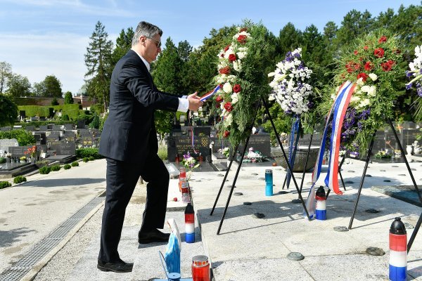 Zoran Milanović položio vijence podovom Dana pobjede