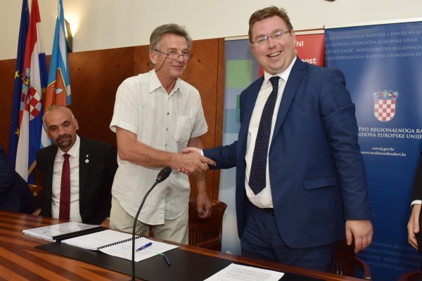 Knin: Marko Pavić sudjelovao na potpisivanju 11 ugovora o dodjeli bespovratnih sredstava