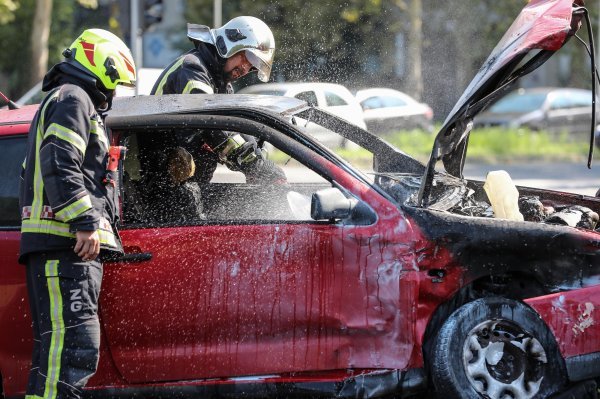 U Sudaru u Dugavama izgorio auto