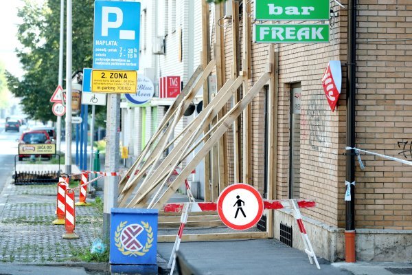 Vatrogasci poduprli napuklu fasadu na zagrebačkoj Trešnjevci