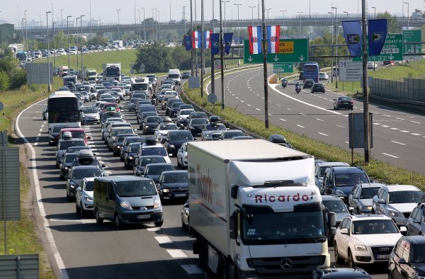 Gužve u smjeru mora na naplatnoj postaji Lučko