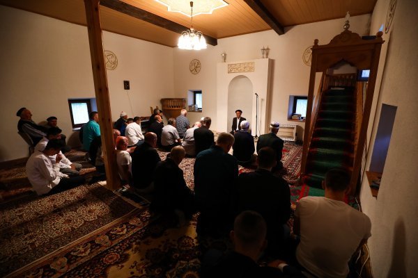 Muslimani su klanjajući Bajram-namaz dočekali Bajram u malom bosanskom selu Umoljani
