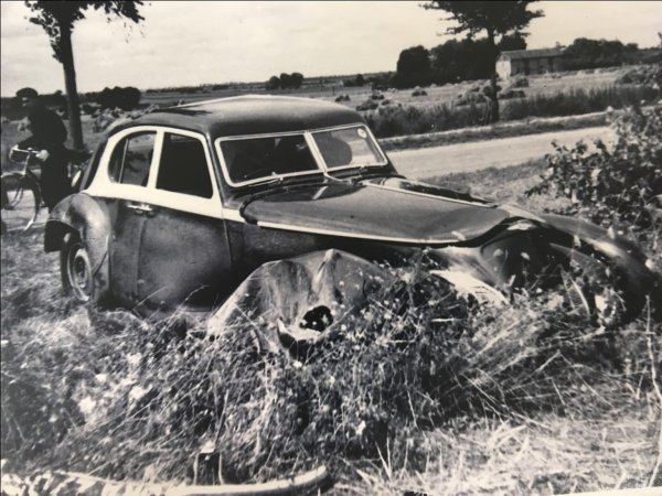 Bentley Corniche uništen u prometnom udesu 1939.