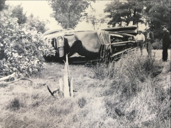 Bentley Corniche uništen u prometnom udesu 1939.
