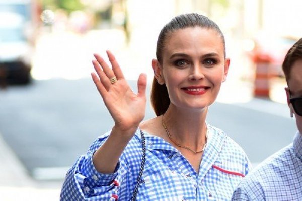 Emily Deschanel