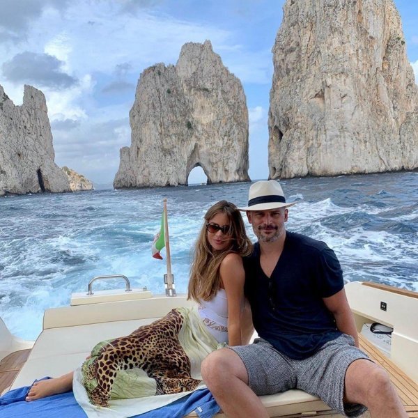 Sofia Vergara sa suprugom Joeom Manganiellom na Capriju 