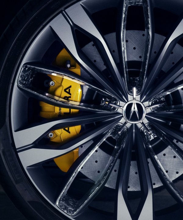 21-inčni kotači s Pirellijevim gumama i Brembo kočnicama