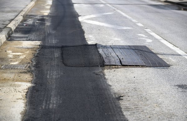 Oštećeni uspornici u ulici Dragutina Golika u Zagrebu
