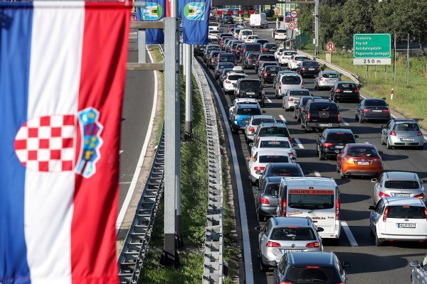 Gužve u smjeru mora na naplatnoj postaji Lučko