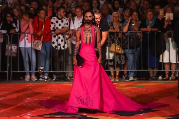 Božo Vrećo prodaje haljinu s crvenog tepiha, a novac će donirati