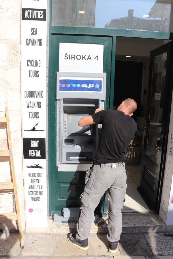 Počelo uklanjanje bankomata iz povijesne jezgre Dubrovnika