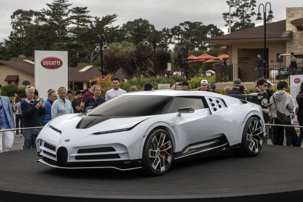 Bugatti Centodieci na Pebble Beach Concours d'Eleganceu tijekom Monterey Car Weeka u Kaliforniji