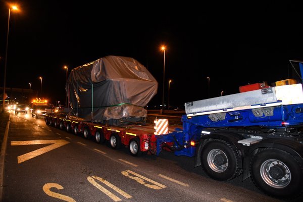 Transport diesel agregata iz nuklearke u Smolensku