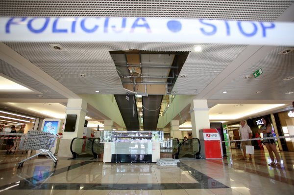 Žena propala kroz strop