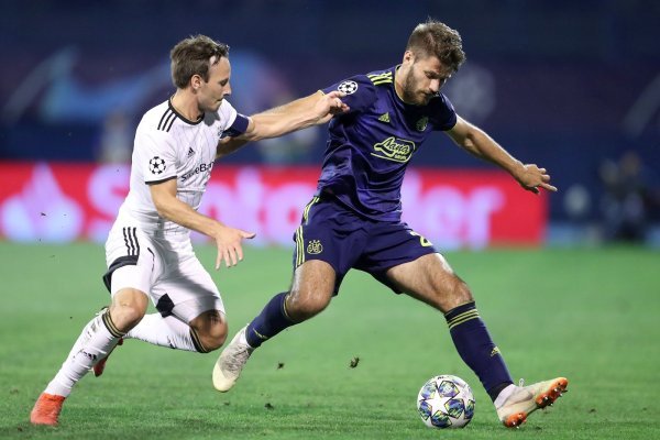 Bruno Petković u duelu