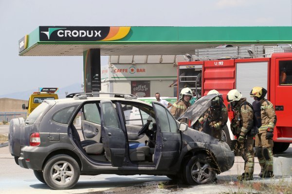 Split: Na ulazu u benzinsku postaju zapalio se osobni automobil