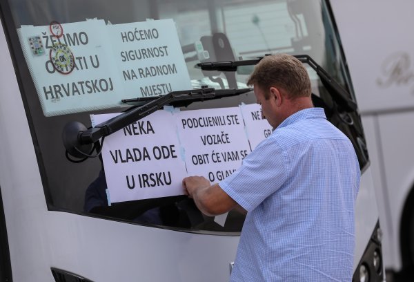 Prosvjedna vožnja autobusima od Velesajma do Ministarstva mora, prometa i infrastrukture