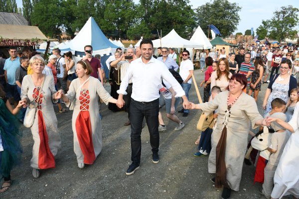 Koprivnica: Bernardić sa suradnicima posjetio Renesansni festival