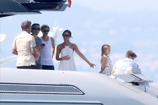 Obitelj Beckham na jahti Eltona Johna