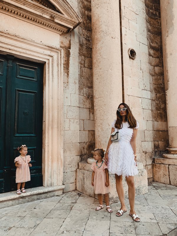 Lena Terlutter s kćerkicama u Dubrovniku