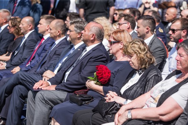 Otkrivanje spomenika HRT-ovom snimatelju Žarku Kaiću