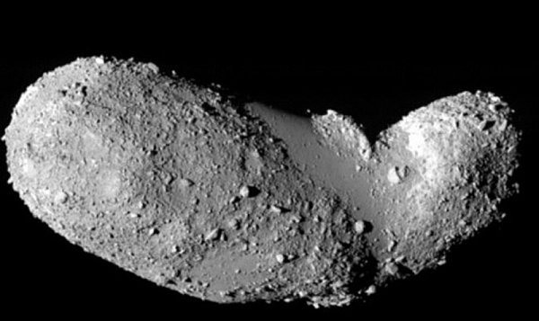 Asteroidi poput Itokawe imaju površinu pokrivenu stijenama i na snimcima izgledaju manji no što stvarno jesu