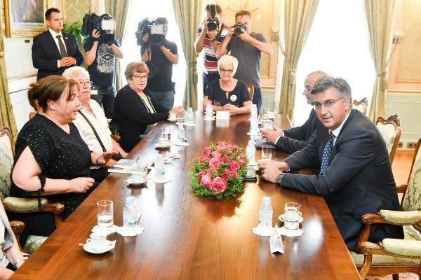 Andrej Plenković s čelnicima Saveza udruga obitelji zatočenih i nestalih hrvatskih branitelja