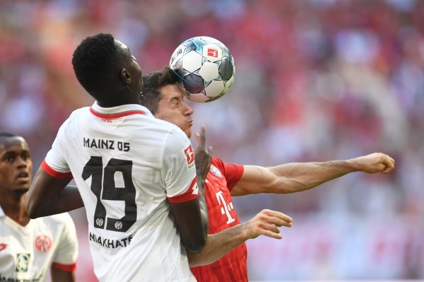 Bayern (Robert Lewandowski) - Mainz (Moussa Niakhate)