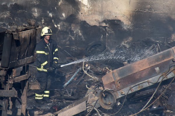 Gori odlagalište otpada Metis u Puli, grad obavijen dimom i smradom sa žgarišta