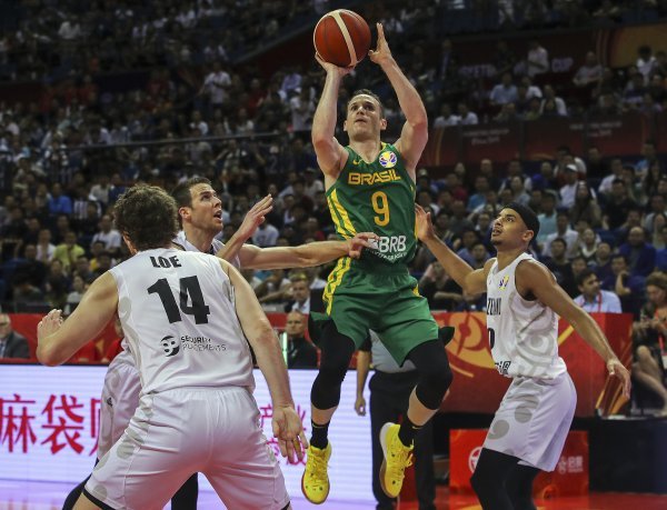 Brazil (Marcelinho Huertas) - Novi Zeland