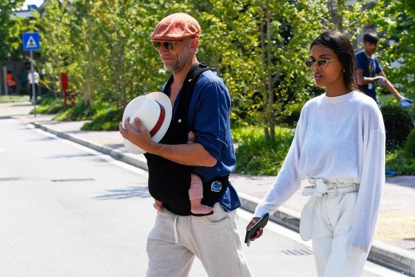 Vincent Cassel i Tina Kunakey s kćerkicom