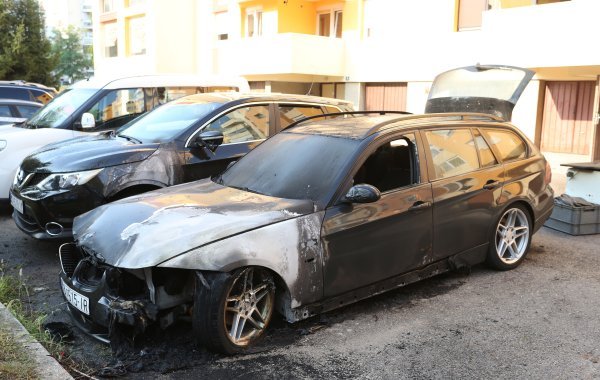 U Karlovcu zapaljen automobil