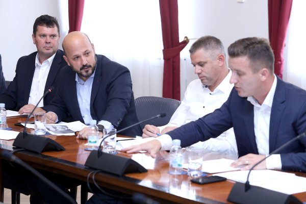 Skinuti imunitet Lovri Kuščeviću