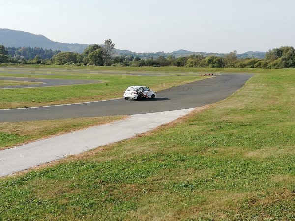 Toyota Yaris na karting stazi u Novom Marofu