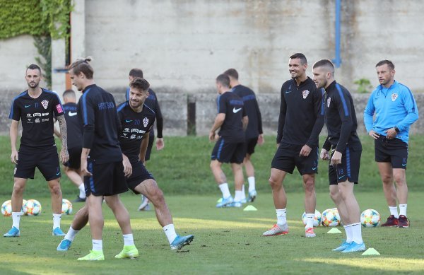 Trening hrvatske nogometne reprezentacije uoči puta u Slovačku