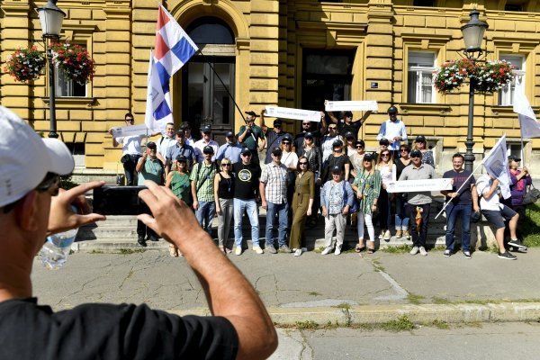 Prosvjedna povorka prosvjetnih radnika krenula prema Markovu trgu