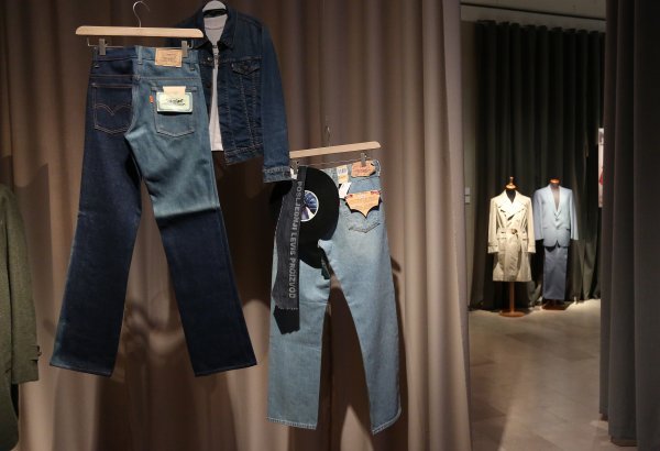 Posljednje Levi's 501 proizvedene u Varteksu, desno