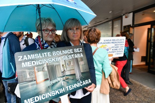 Prosvjed zdravstvenih djelatnika ispred Ministarstva zdravstva
